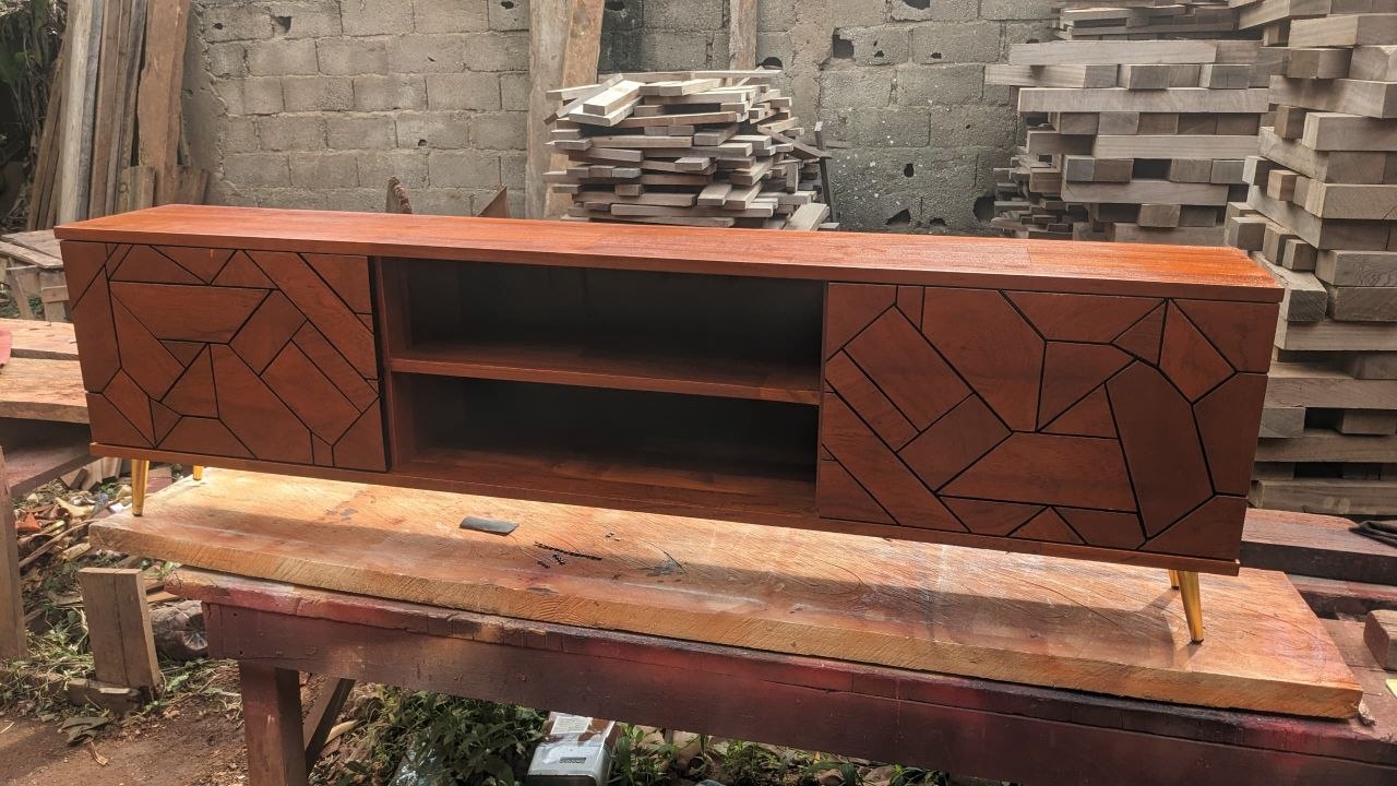 Meuble TV en marqueterie géométrique